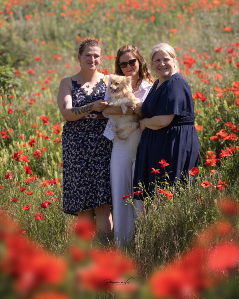 Séance photo en famille avec un chien Spitz à Bétheny
