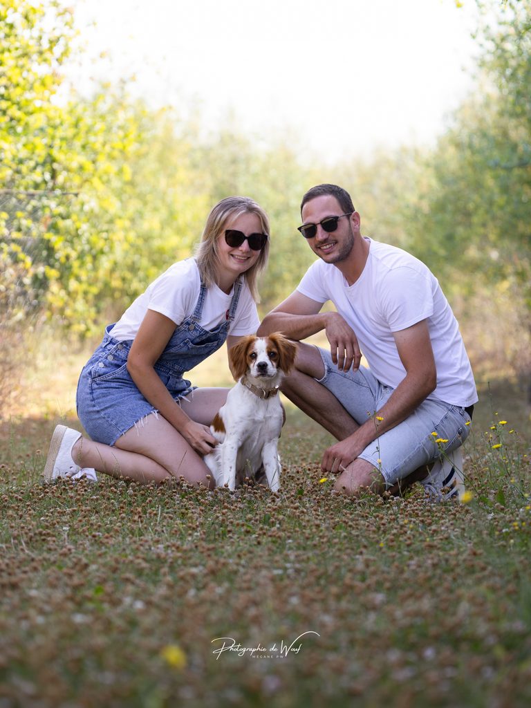 photo de famille avec chien épagneul breton